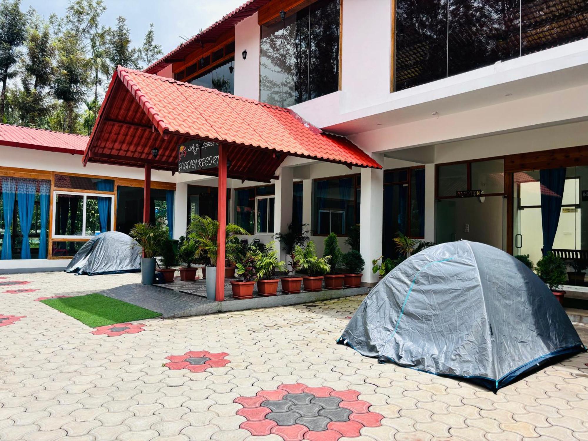 Ecstasy Tent Stay With Swimming Pool & Common Washroom Chikmagalūr Εξωτερικό φωτογραφία